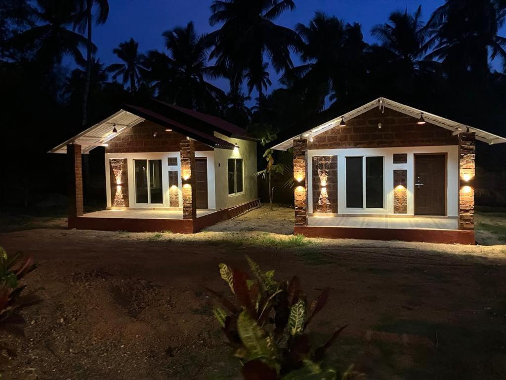 גוקרנה Riverstone Riverfront Farmhouse חדר תמונה